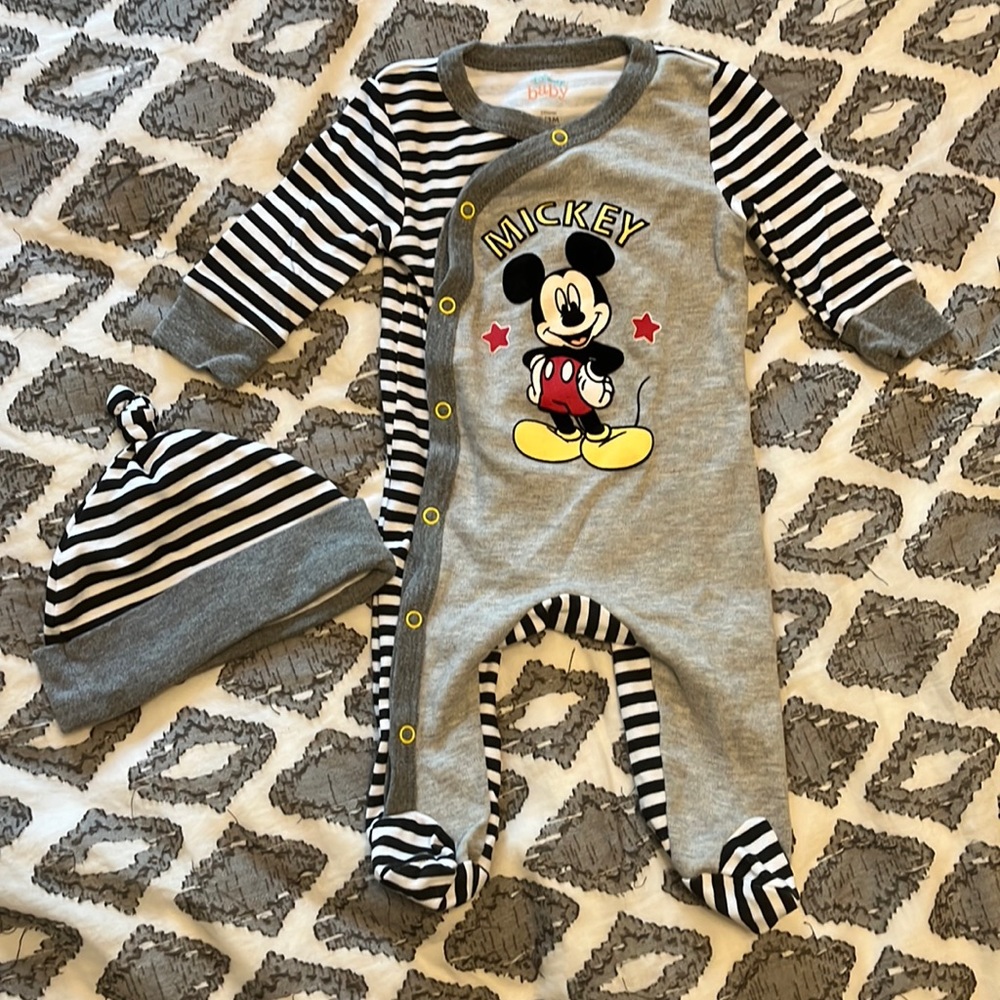 Mickey pajamas and hat 0-3 month